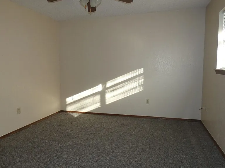 6410 SW Glenhaven Ave — Photo 8