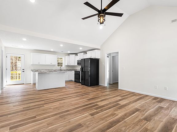 4th image of 1408 Louise Dr SE