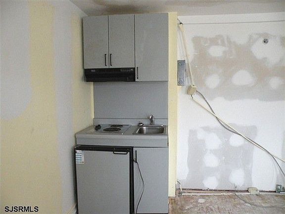 4th image of 805 E 8th St #315