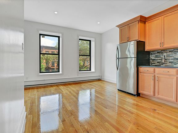 3rd image of 496 Willoughby Ave #3