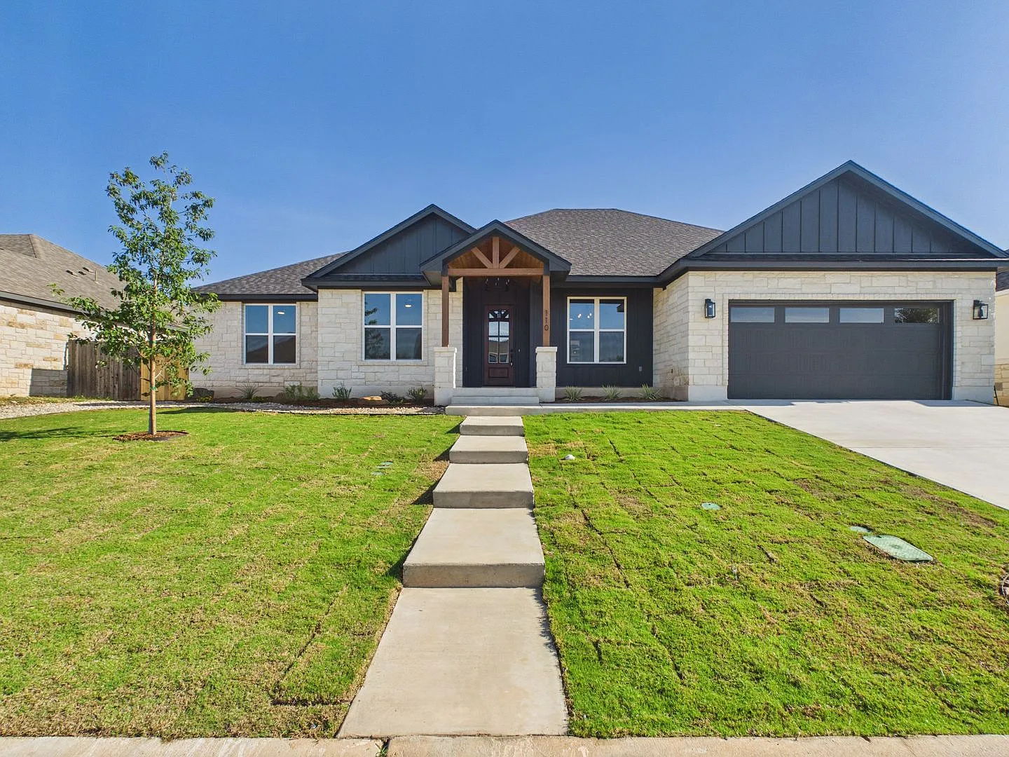4 Bedroom, 2.5 Bath Home with Luxury Finishes, Statement Kitchen & Private Primary Suite — Photo 3