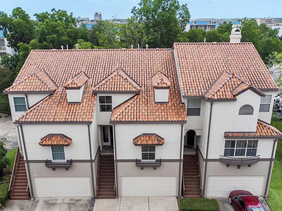 309 Lakeside Ln