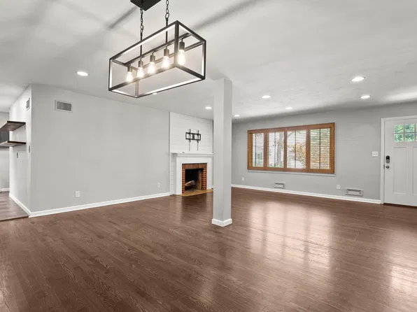 3701 W 73rd Ter, Prairie Village, KS 66208