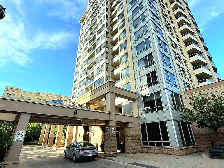 8 Rean Dr #1111 — Photo 1