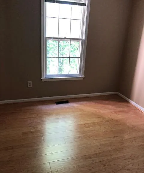 12016 Johns Pl — Photo 2