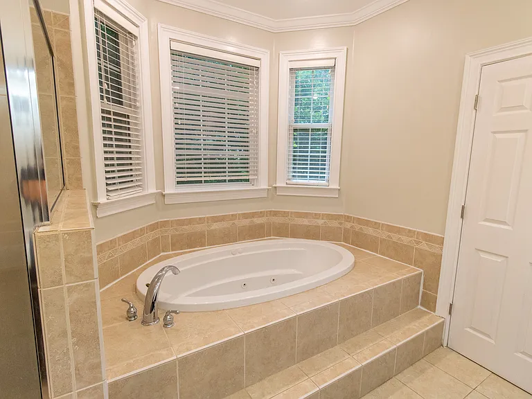 906 Monarch Cir — Photo 41