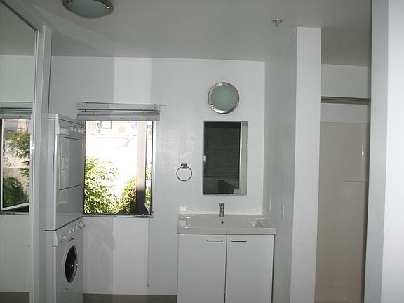 4th image of 750 11th Ave Unit 103