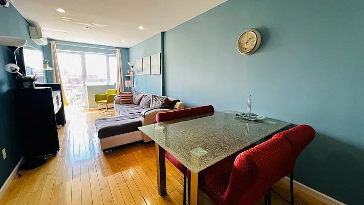 Rented by Project Queens LLC | media 28