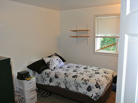 5th image of 4419 125th Pl NE