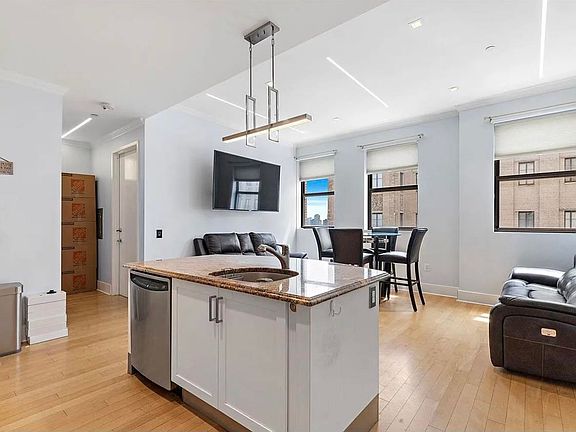 3rd image of 4 Beacon Way APT 1610