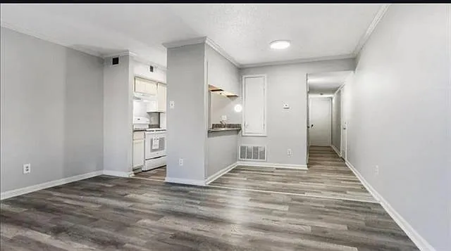 2 bed, 1.0 bath, 736 sqft, $1,100 — Photo 2