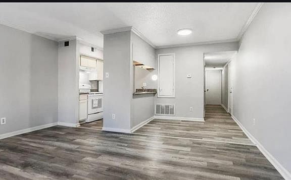 2nd image of 10000 Hayne Blvd #201