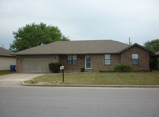 106 W Hunter Dr, Nixa, MO 65714