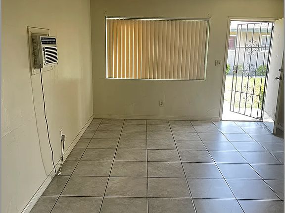 5th image of 463 Pear St