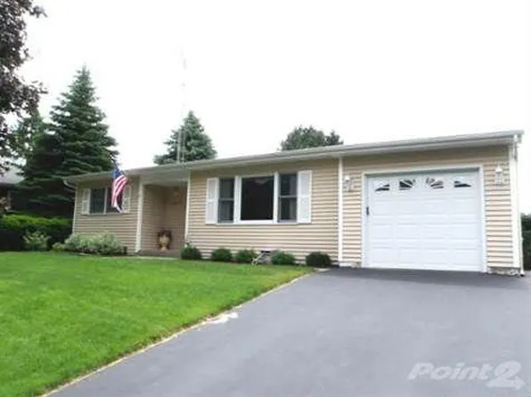 1007 Florence St, McHenry, IL 60051