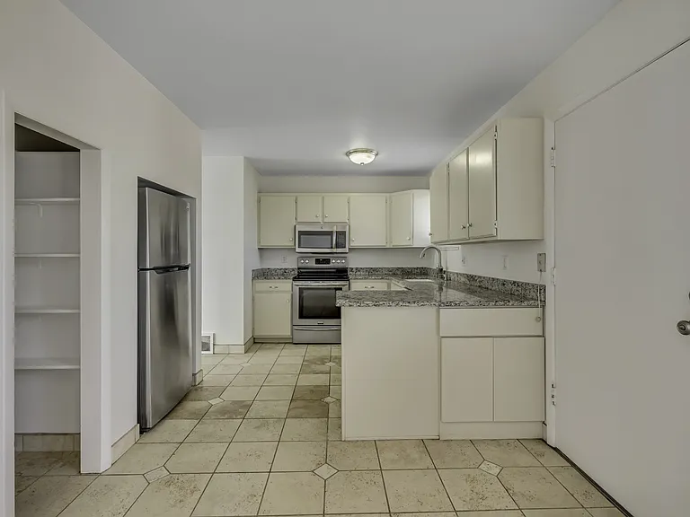 2066 W Quailstone Dr — Photo 12