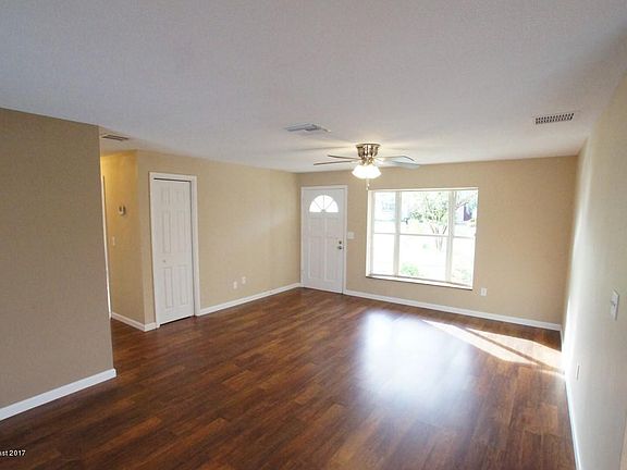 3rd image of 2910 Avon Ln