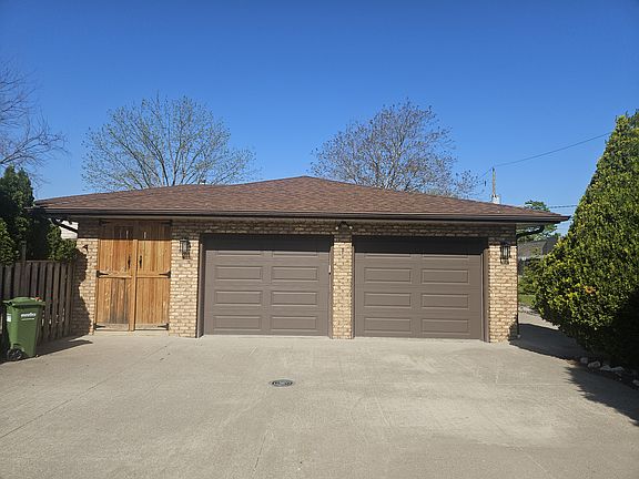 3rd image of 1815 Omira St