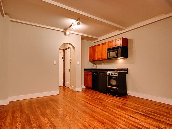 4th image of 11 Waverly Pl APT 6N