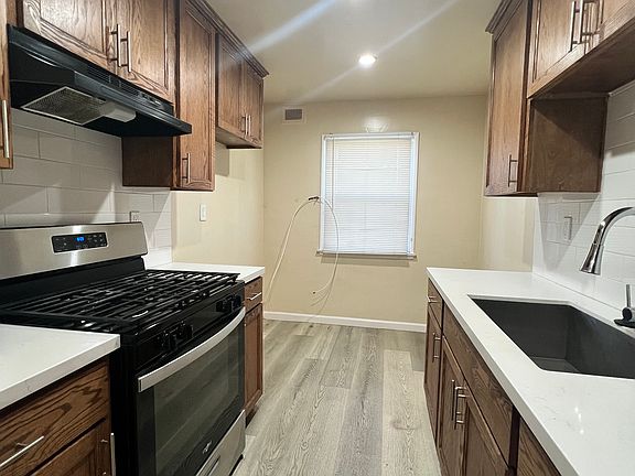 5th image of 923 Linden Ave APT 3