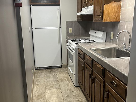 5th image of 240 Carrington St #1