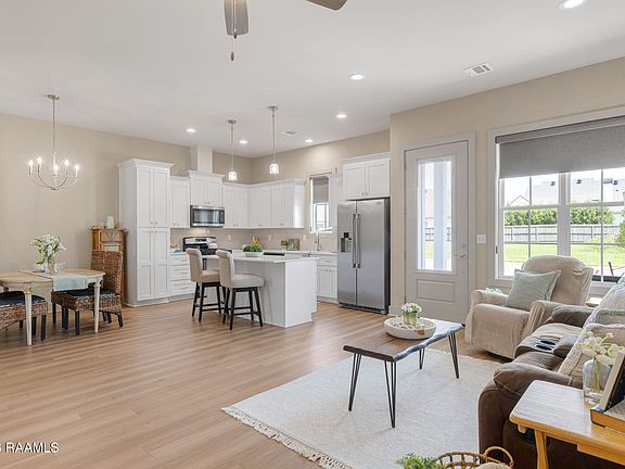 3rd image of 206 Silver Star Ct