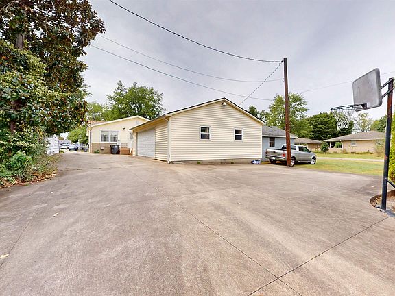 2nd image of 921 N Kelsey Ave