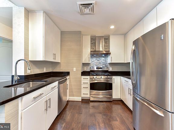 3rd image of 525 N Fayette St Unit 519