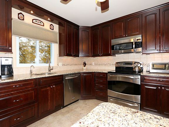 4th image of 3159 Court St