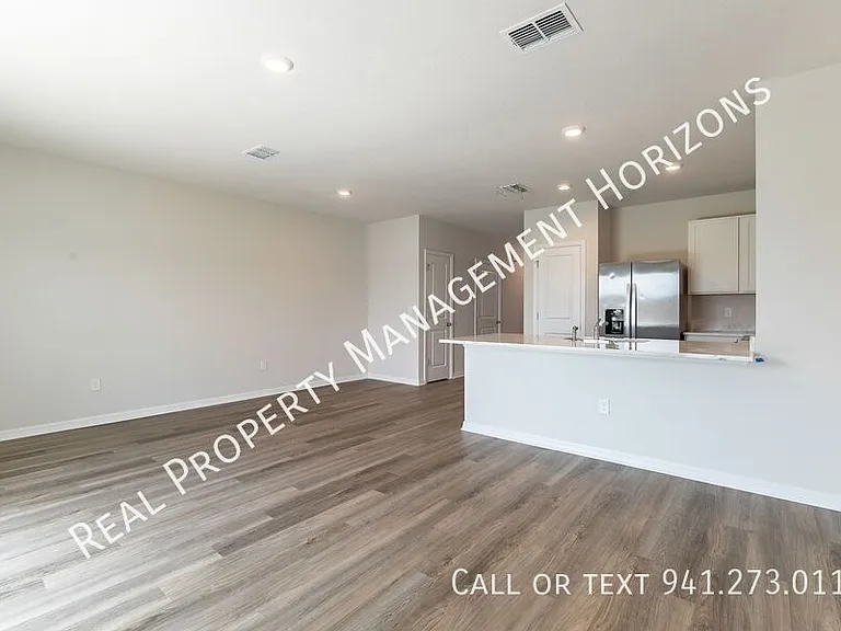 17769 Crescent Moon Loop — Photo 4