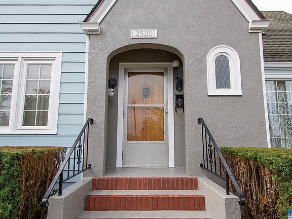 3rd image of 2520 S Laurel St