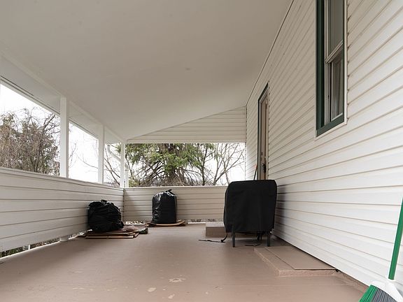 3rd image of 726 Hestor Dr