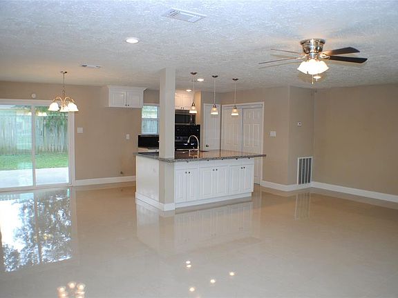 3rd image of 7006 Sharpsburg Dr