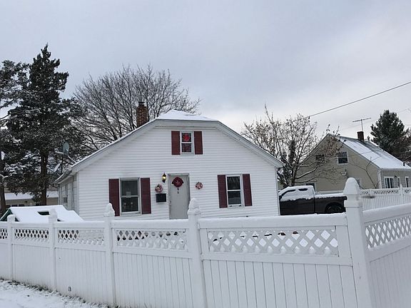 2nd image of 396 Gardiners Ave