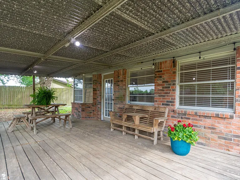 5704 Leggett Ln — Photo 22