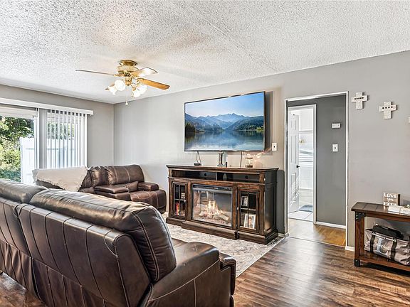 4th image of 907 Lamplight Ln