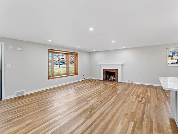 4th image of 101 Garlow Dr