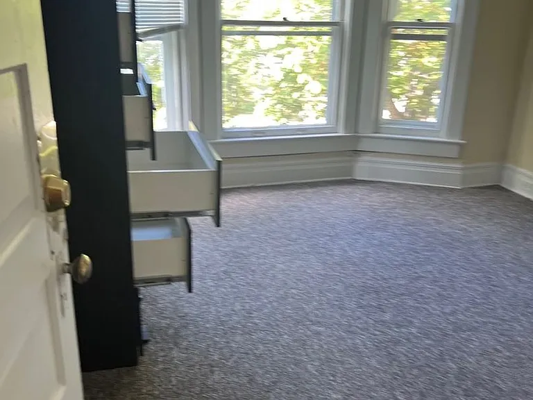 720 Catherine St — Photo 10