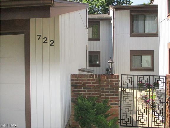 2nd image of 722 Tinkers Ln