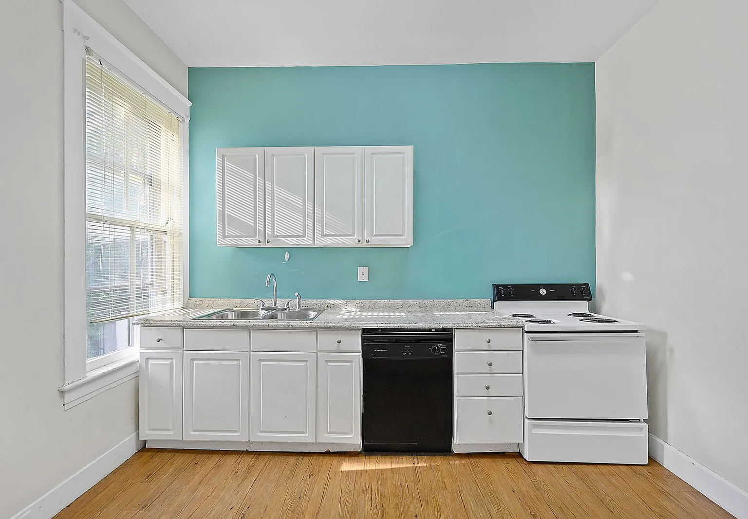 2 bed, 1.0 bath, $1,495 — Photo 1