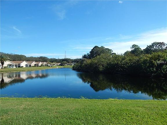 3rd image of 828 Heron Cove Cir
