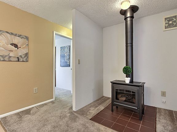 5th image of 2934 40th Ave NE