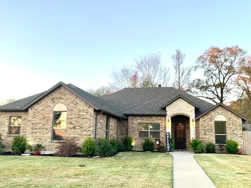 1st image of 101 Woodgate Dr