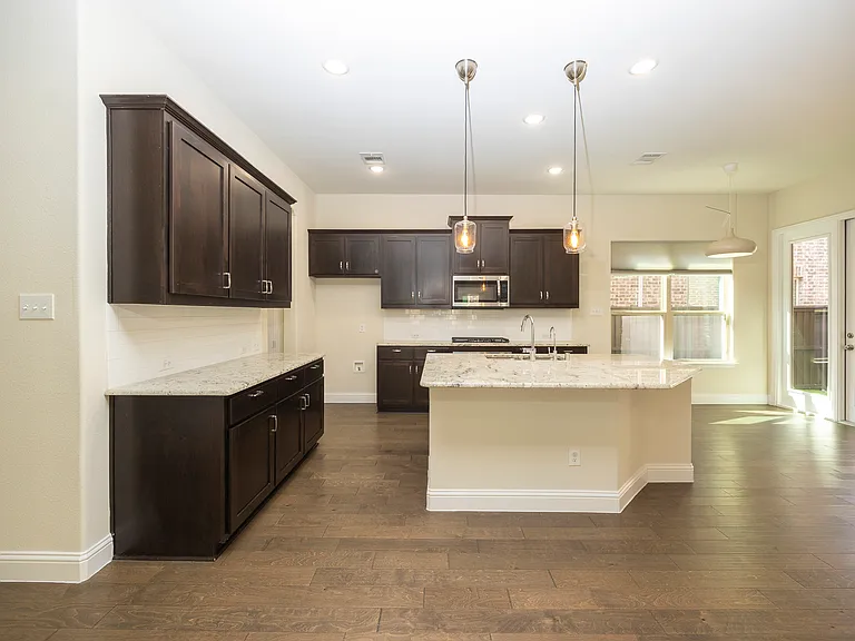 5313 Basham Ln — Photo 4