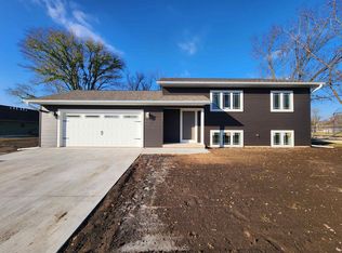 903 N 4th St, Muscoda, WI 53573