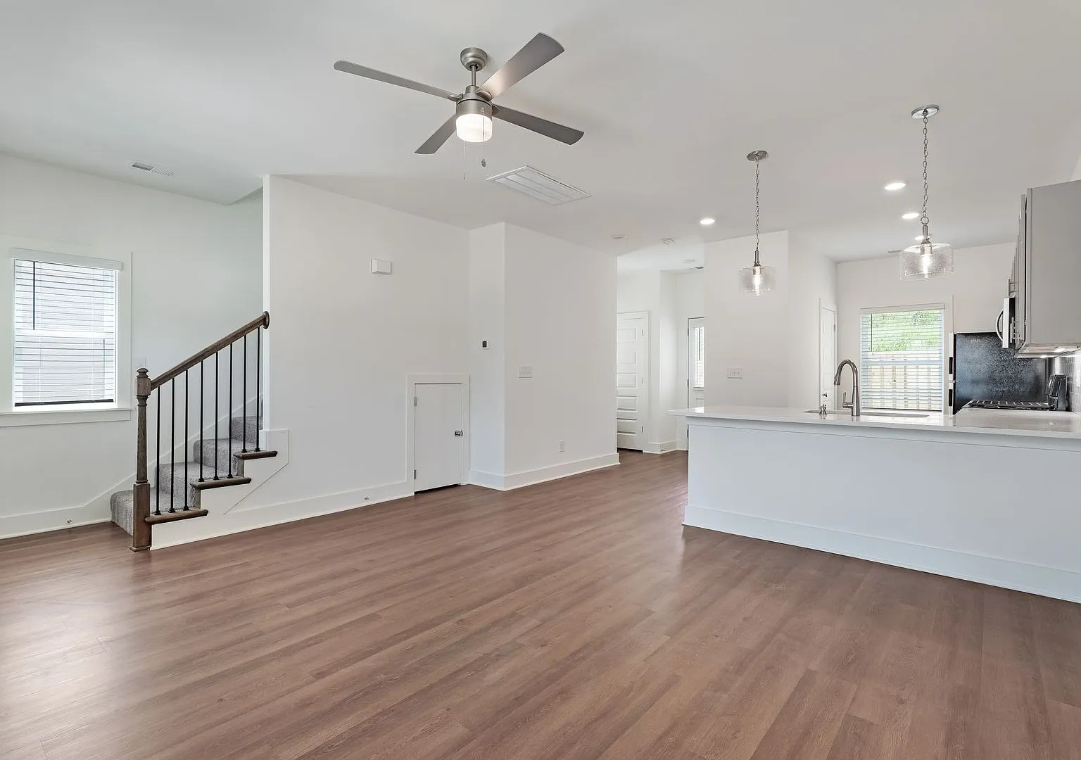 Beautiful Home in Private Community — Photo 3