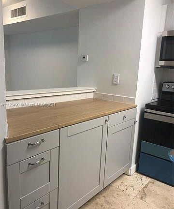 3rd image of 20730 NE 4th Pl