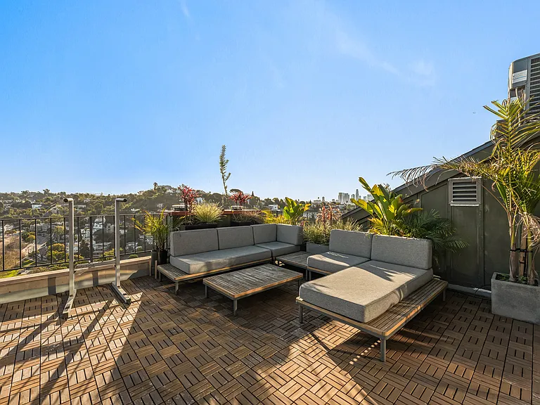 1824 Webster Ave — Photo 10
