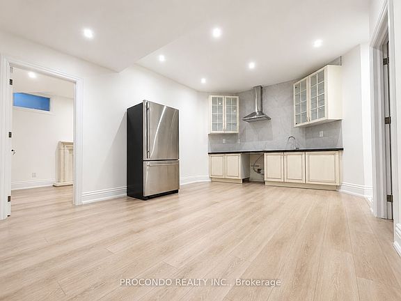 3rd image of 76 Woodward Ave #Basement