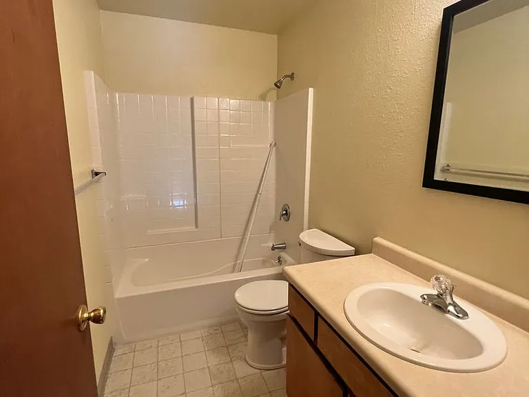 1305 Haven Ln — Photo 10